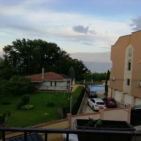 Dva 3 Nisipurile de Aur